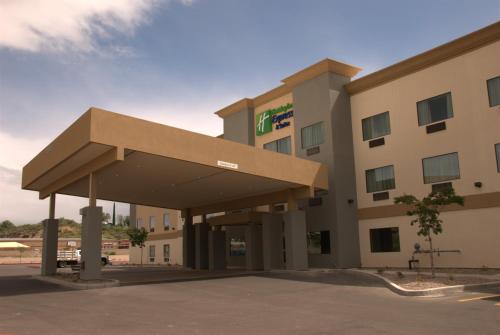 holiday inn express and suites globe by ihg