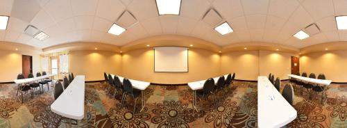 holiday inn express and suites globe by ihg