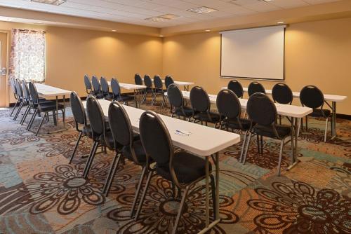 holiday inn express and suites globe by ihg