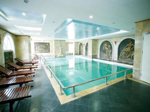 a25 luxury hotel
