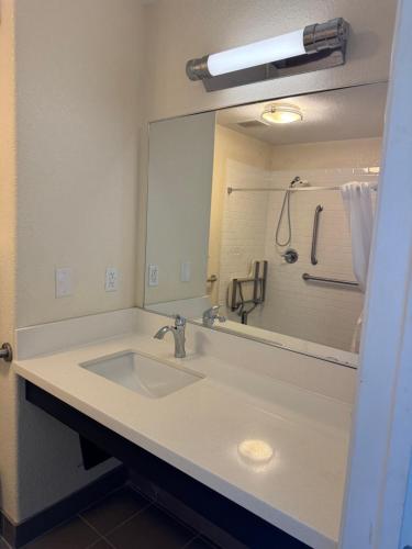 candlewood suites cotulla by ihg