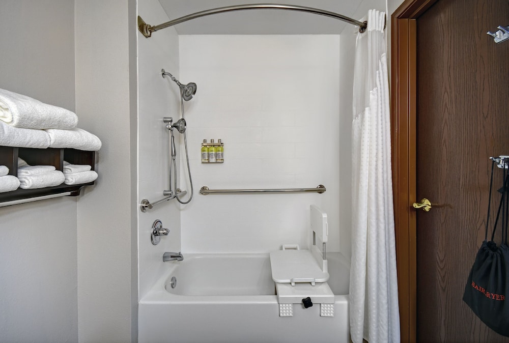 holiday inn express marshall by ihg
