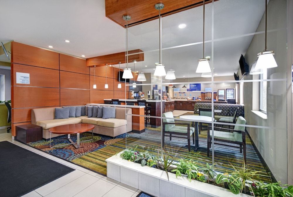 holiday inn express marshall by ihg