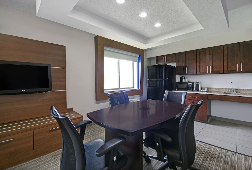 holiday inn express marshall by ihg