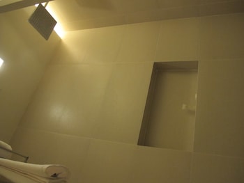 zerenity hotel and suites