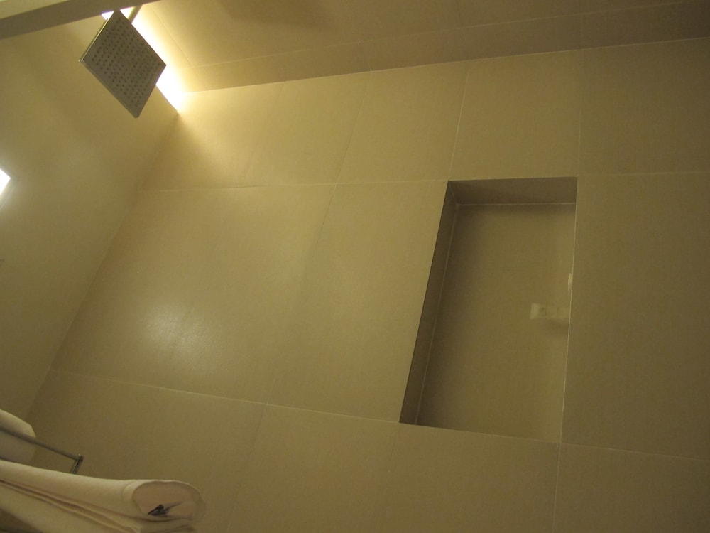 zerenity hotel and suites