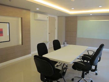 zerenity hotel and suites