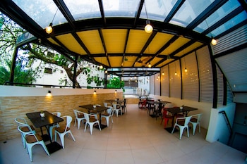 zerenity hotel and suites
