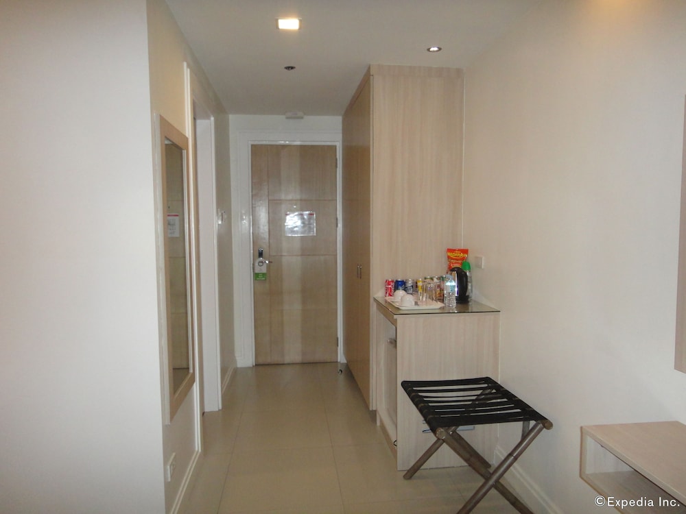 zerenity hotel and suites