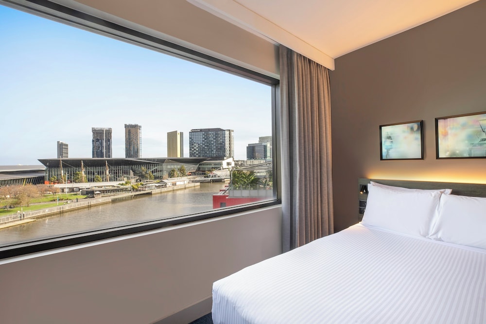 crowne plaza melbourne by ihg