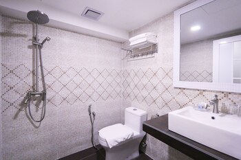 swing and pillows at usj taipan