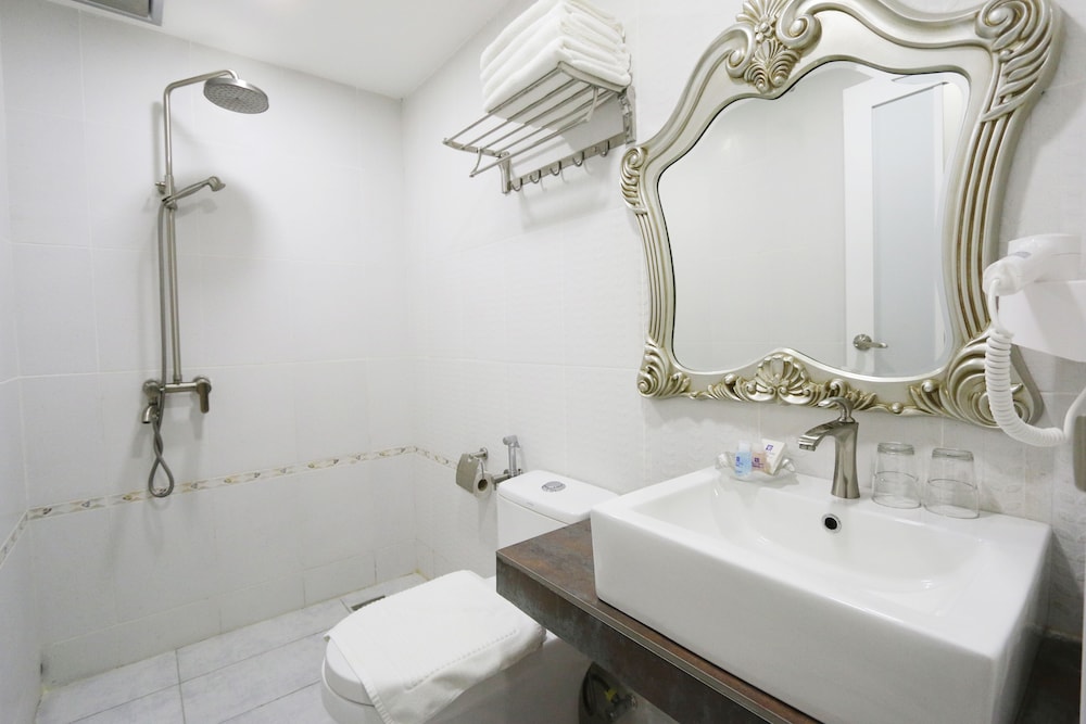 swing and pillows at usj taipan