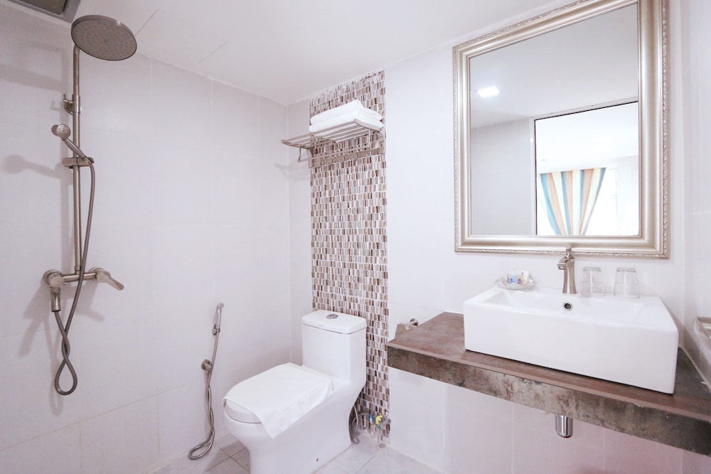 swing and pillows at usj taipan