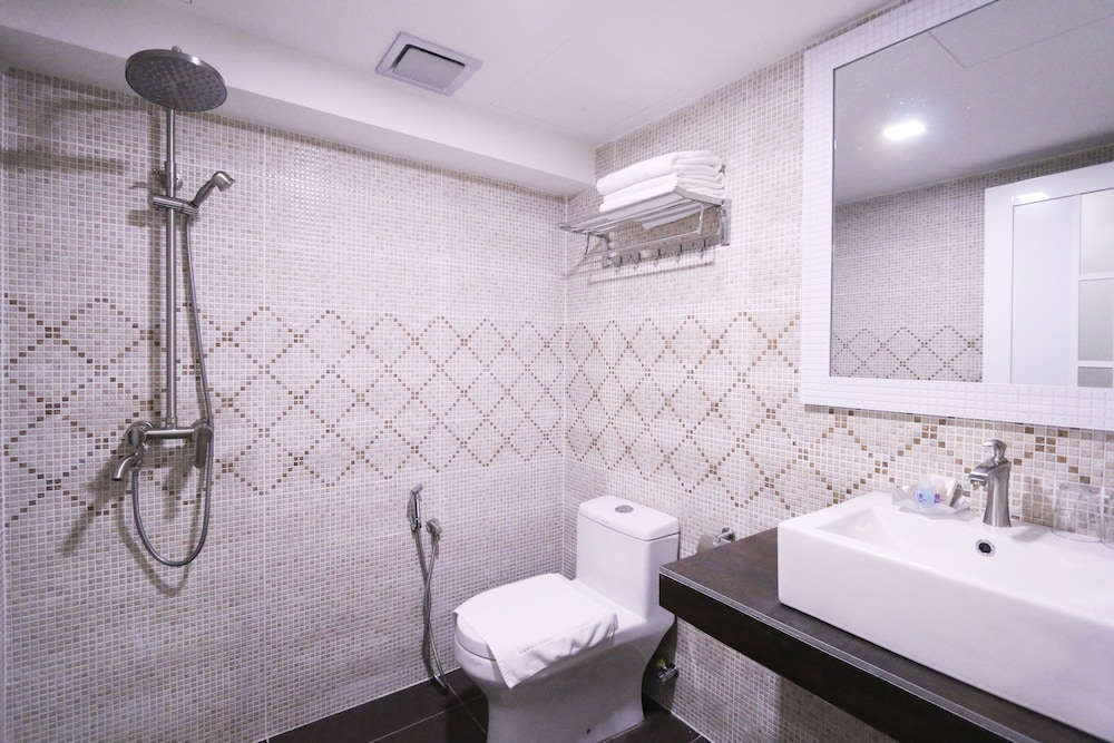 swing and pillows at usj taipan