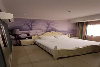 swing and pillows at usj taipan