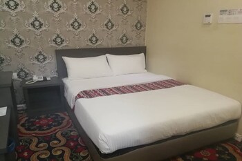 swing and pillows at usj taipan