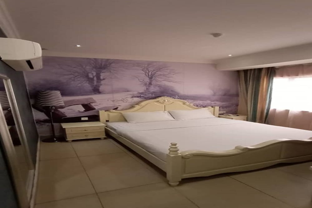 swing and pillows at usj taipan