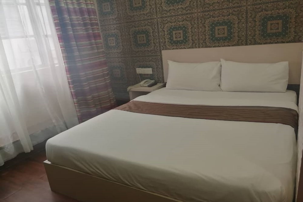 swing and pillows at usj taipan