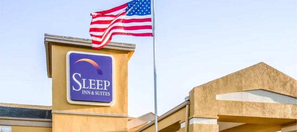sleep inn near outlets