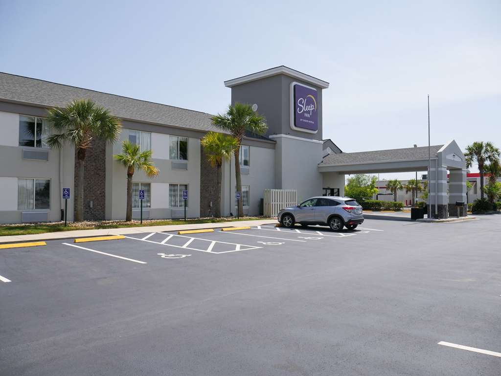 sleep inn near outlets