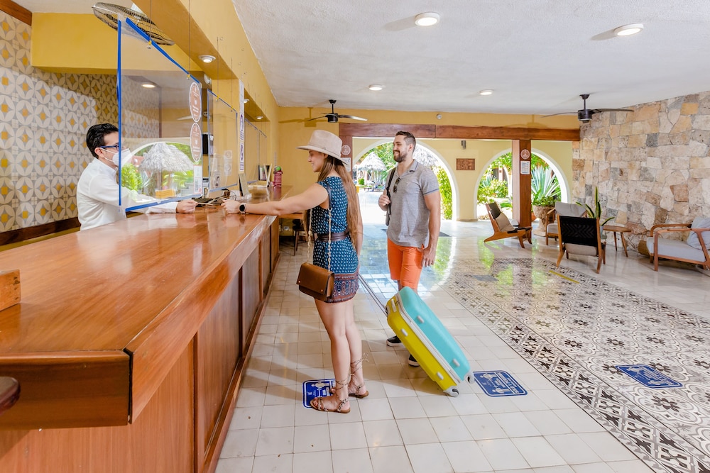 hotel hacienda inn aeropuerto