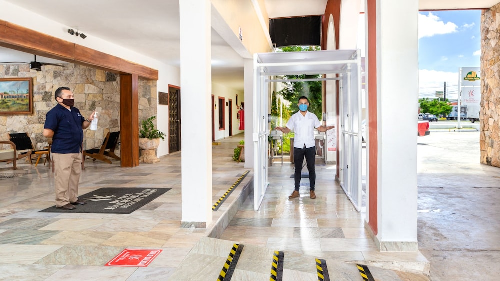 hotel hacienda inn aeropuerto