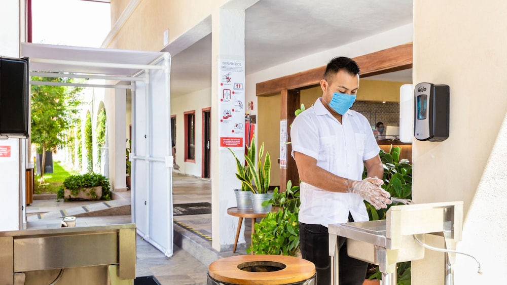 hotel hacienda inn aeropuerto