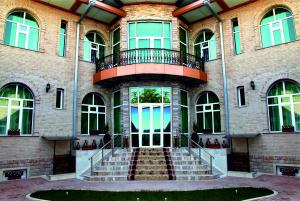 Hotel Royal Palace,Near St. Aleksyi Orthodox Church,3 star