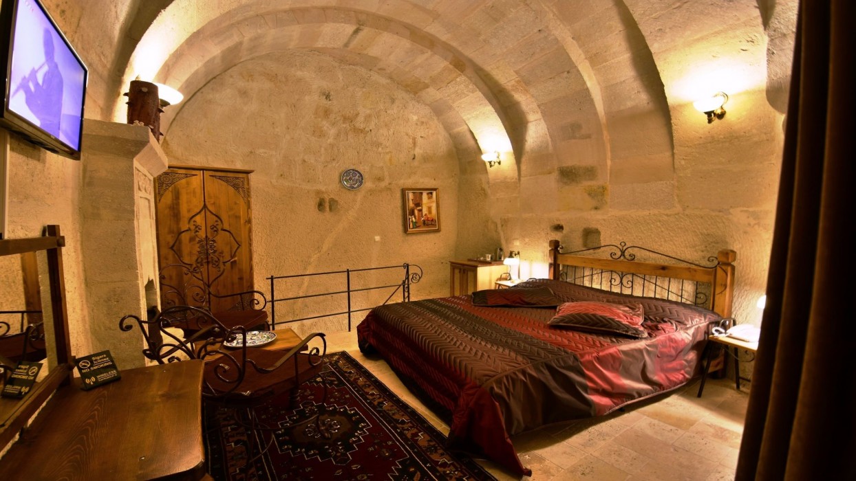 harman cave hotel