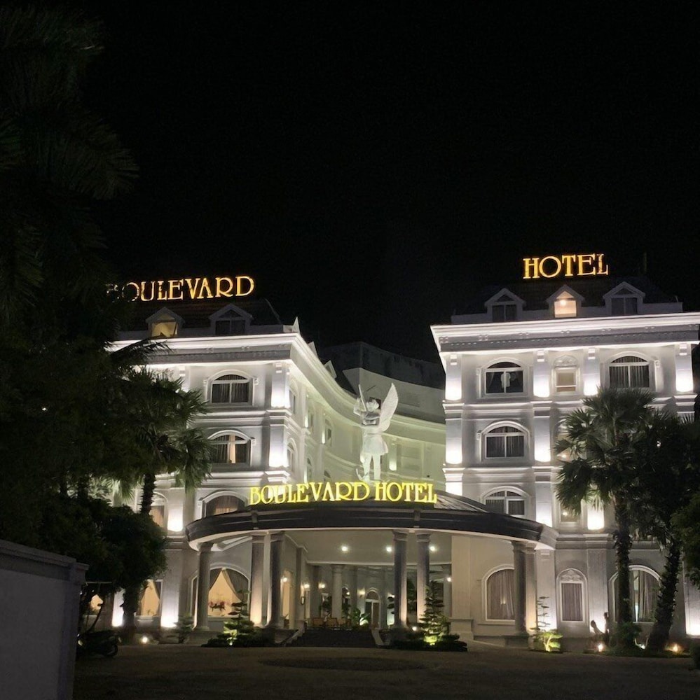 boulevard hotel