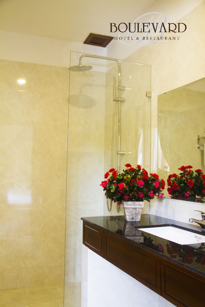 boulevard hotel