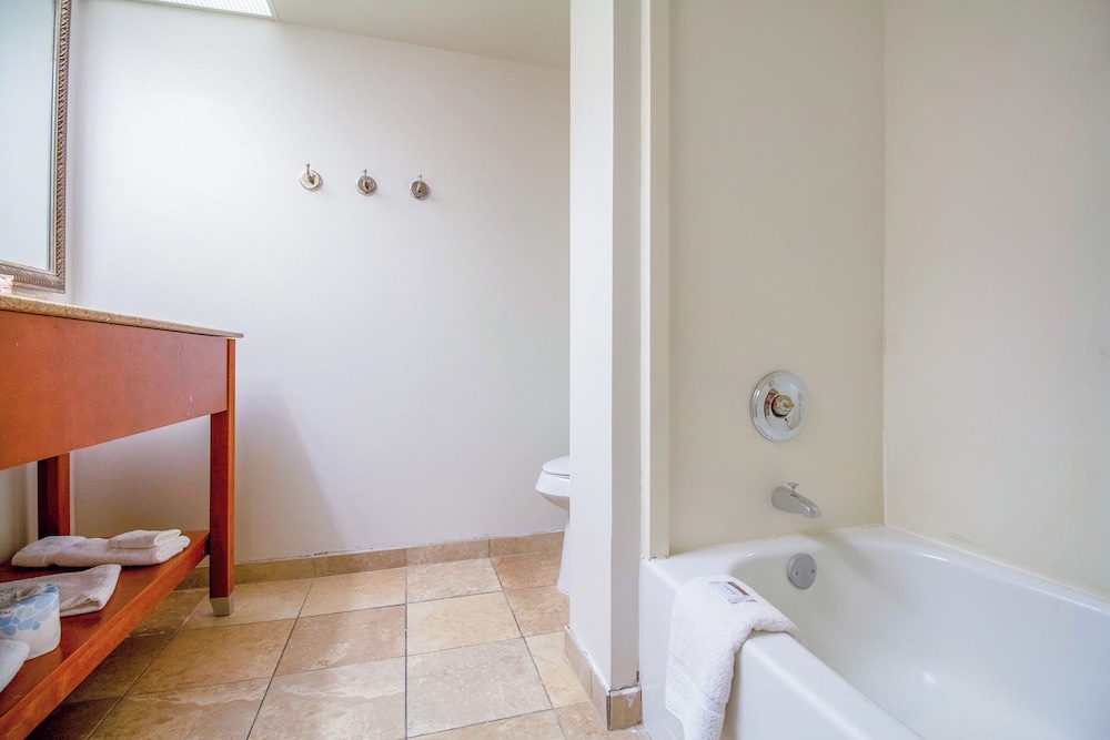 tulsa square hotel central i 44 by oyo