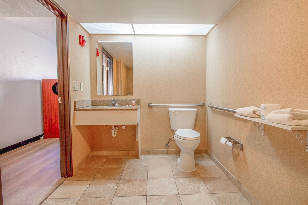 tulsa square hotel central i 44 by oyo