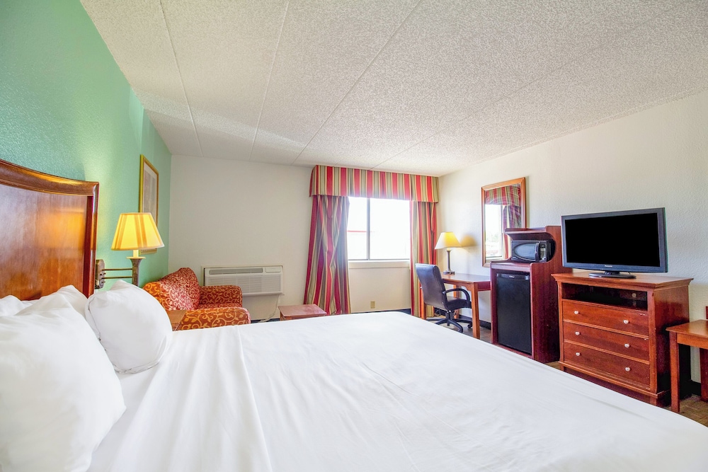 tulsa square hotel central i 44 by oyo