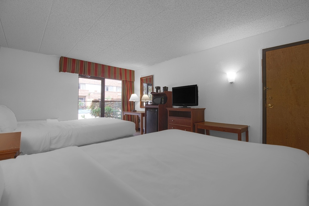 tulsa square hotel central i 44 by oyo