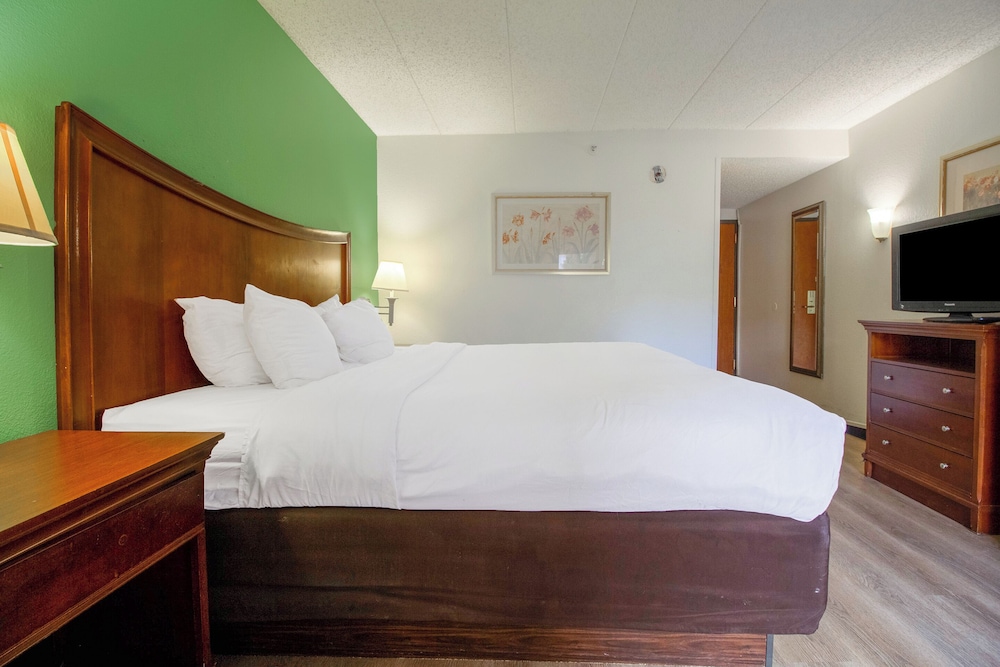 tulsa square hotel central i 44 by oyo