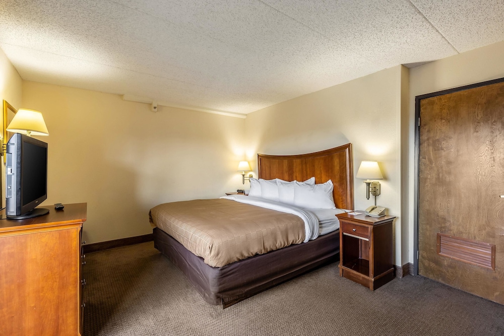 tulsa square hotel central i 44 by oyo