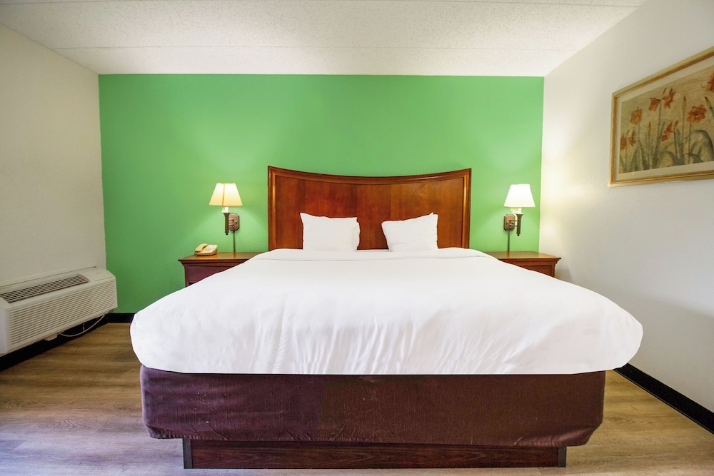 tulsa square hotel central i 44 by oyo