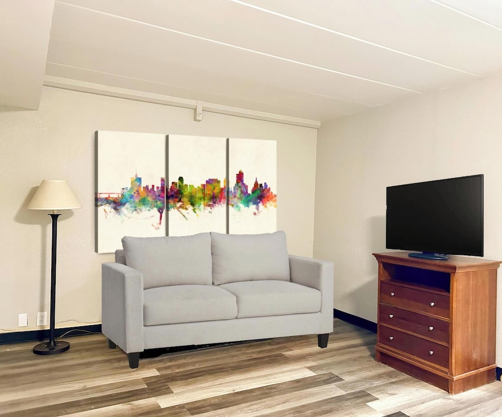 tulsa square hotel central i 44 by oyo