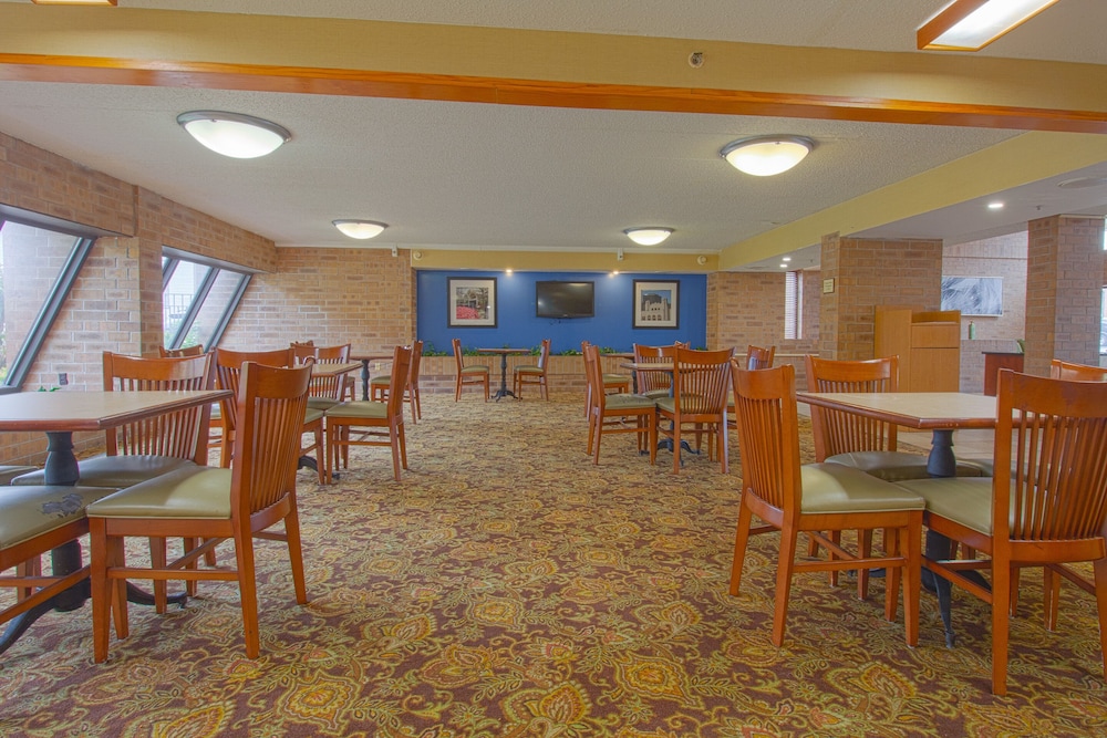 tulsa square hotel central i 44 by oyo
