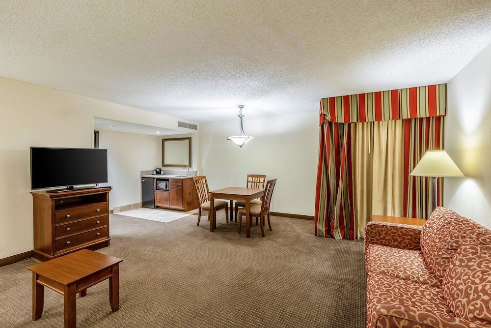 tulsa square hotel central i 44 by oyo