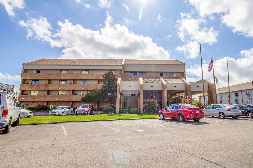 tulsa square hotel central i 44 by oyo