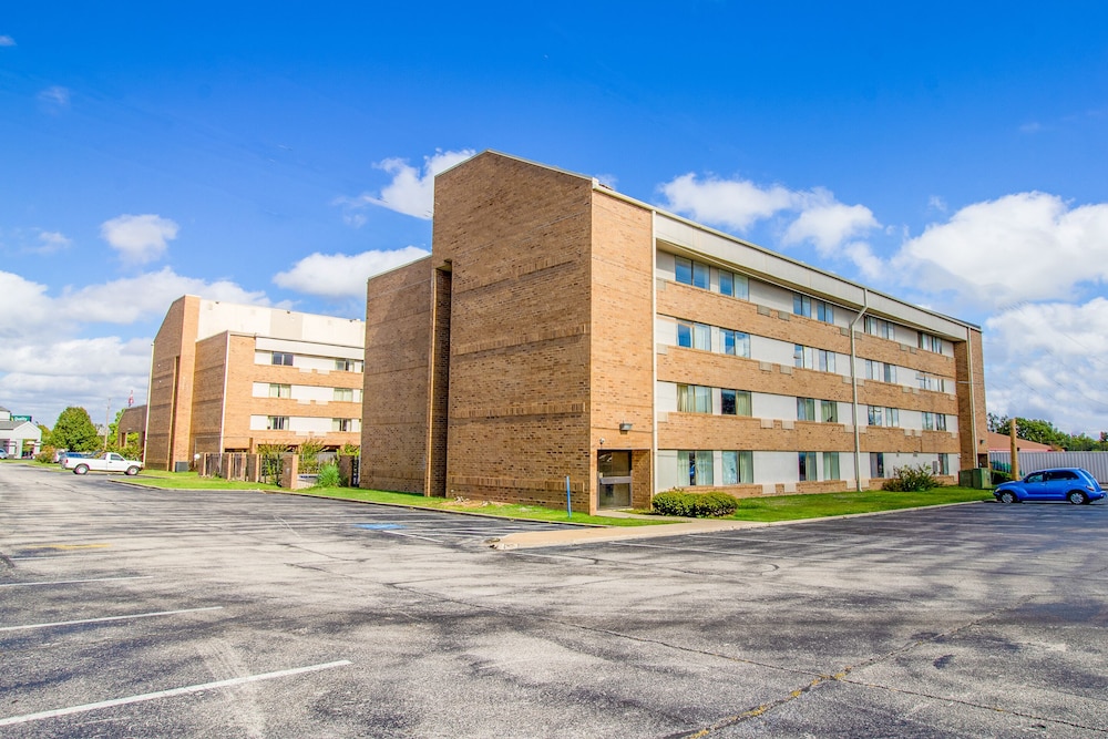 tulsa square hotel central i 44 by oyo