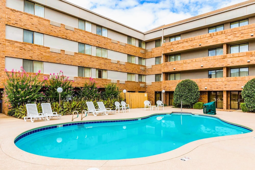 tulsa square hotel central i 44 by oyo