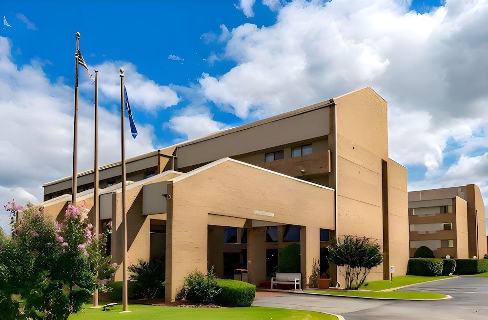 tulsa square hotel central i 44 by oyo