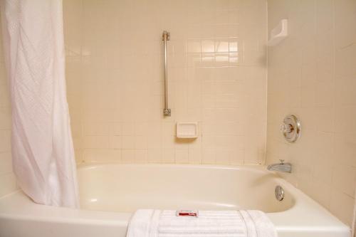 tulsa square hotel central i 44 by oyo