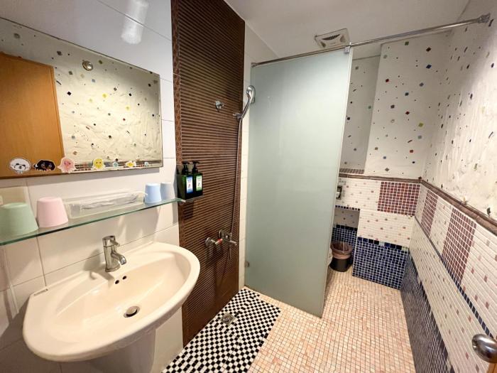 tz shin resort hostel