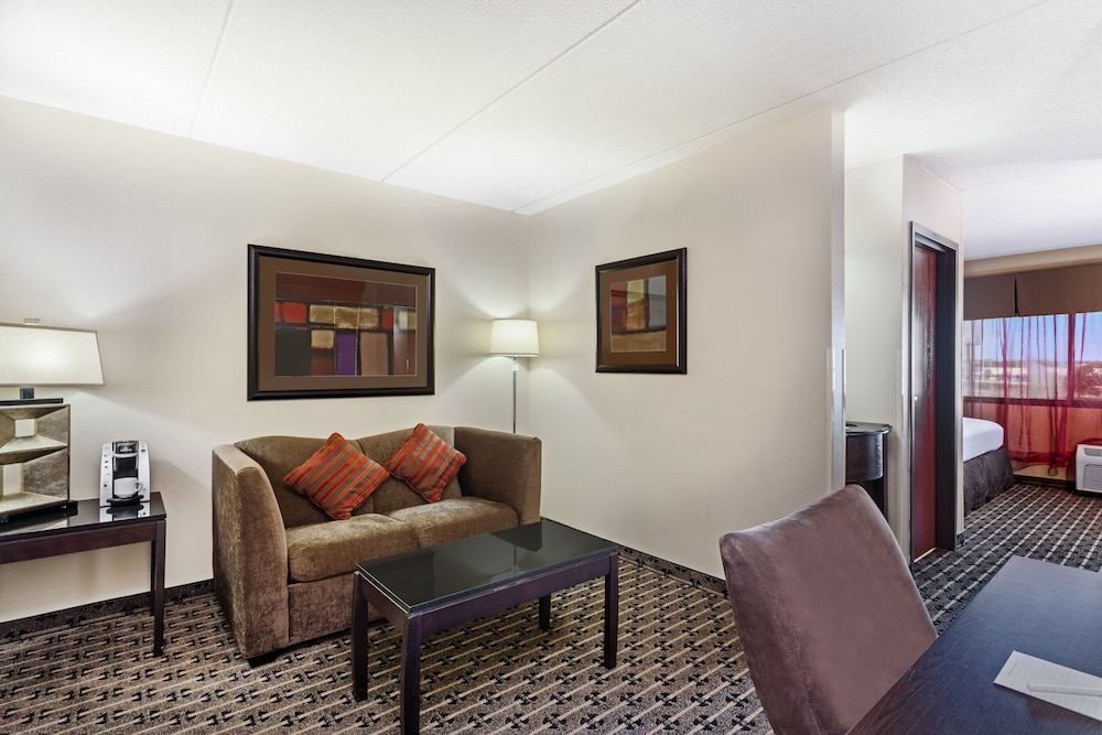 crowne plaza milwaukee south by ihg