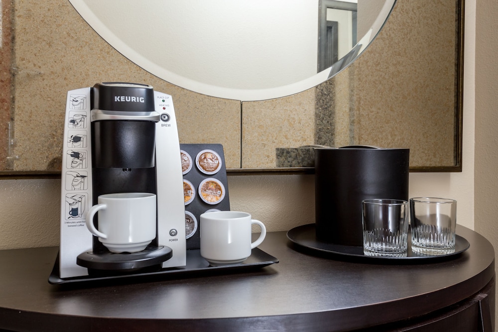 crowne plaza milwaukee south by ihg