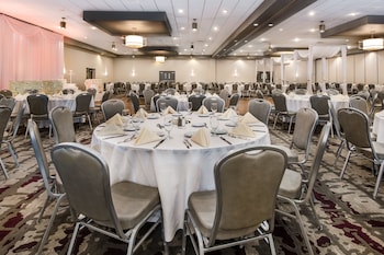 Crowne Plaza Milwaukee South By Ihg,Milwaukee County>>Milwaukee,4 star
